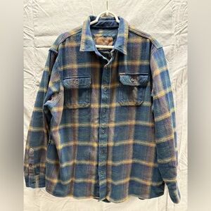 Orvis: Men’s long sleeve button up w/side pockets. XXL